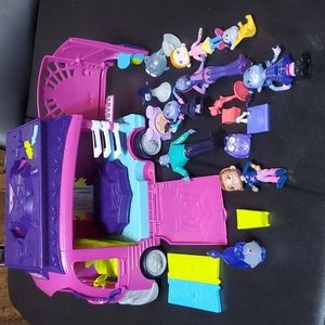 Vampirina Ready to Rock and Vampirina Family Figure Sets